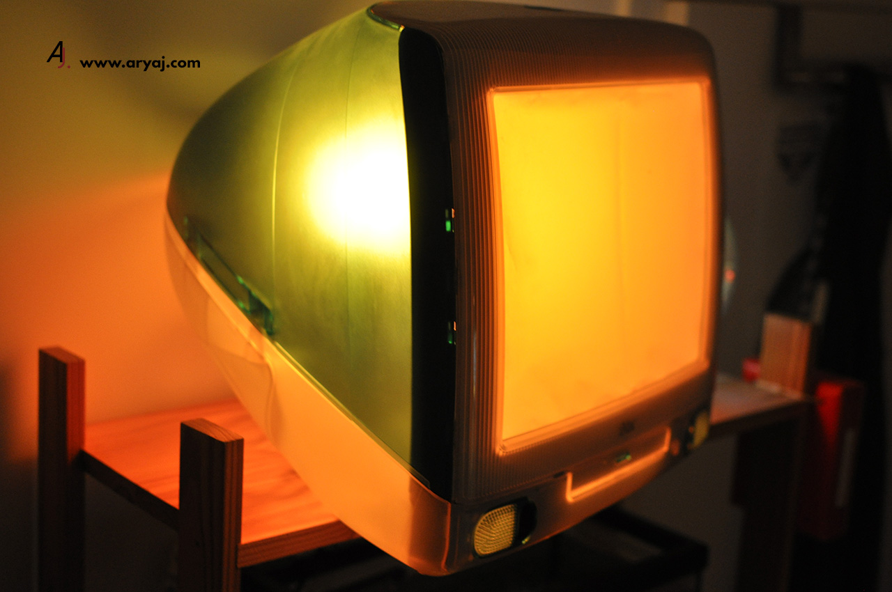  iMac G3 Lamp picture yellow side